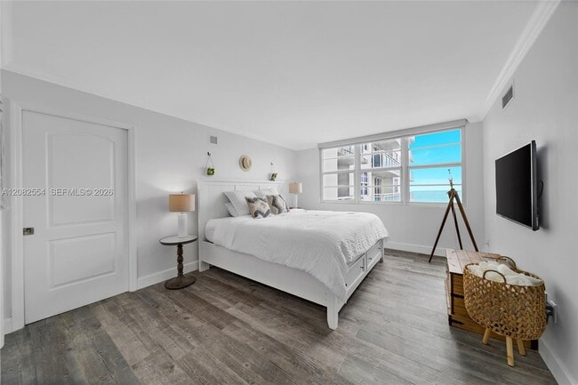 Building Photo - 6917 Collins Ave