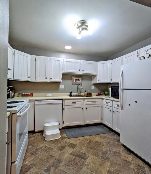 Building Photo - 58 Branch Tpke