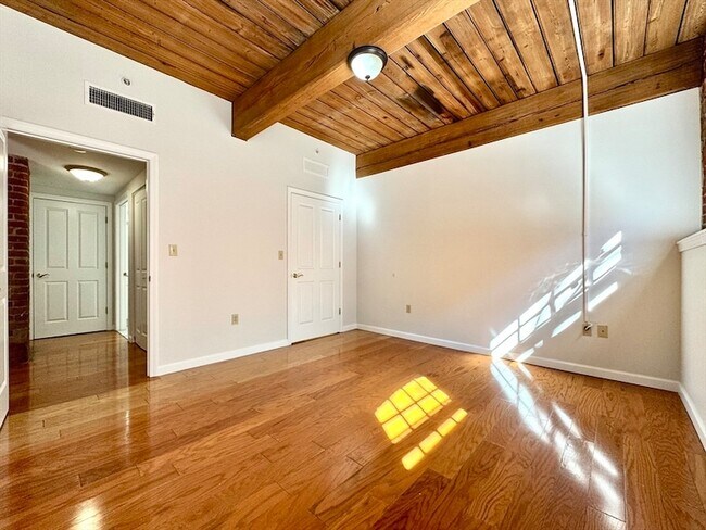 Building Photo - 4 Bishop St