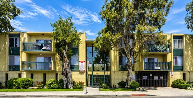 Building Photo - 14019 Cerise Ave