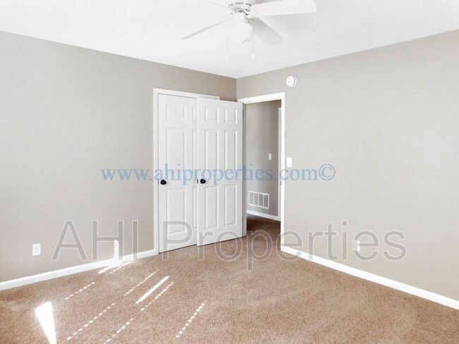 Building Photo - 2247 Sherrlyn Dr N