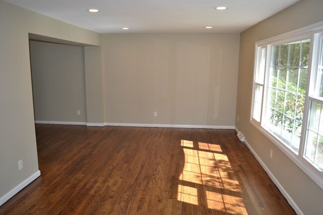 Building Photo - 122 Seaside Ave