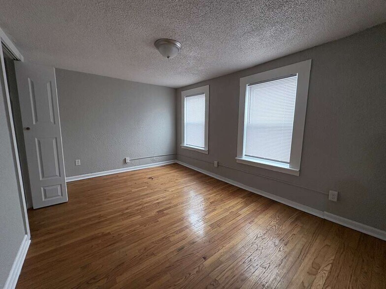 Building Photo - 24 Edgar St