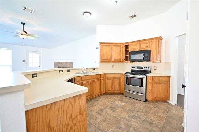 Building Photo - 1631 Mt Zion Dr