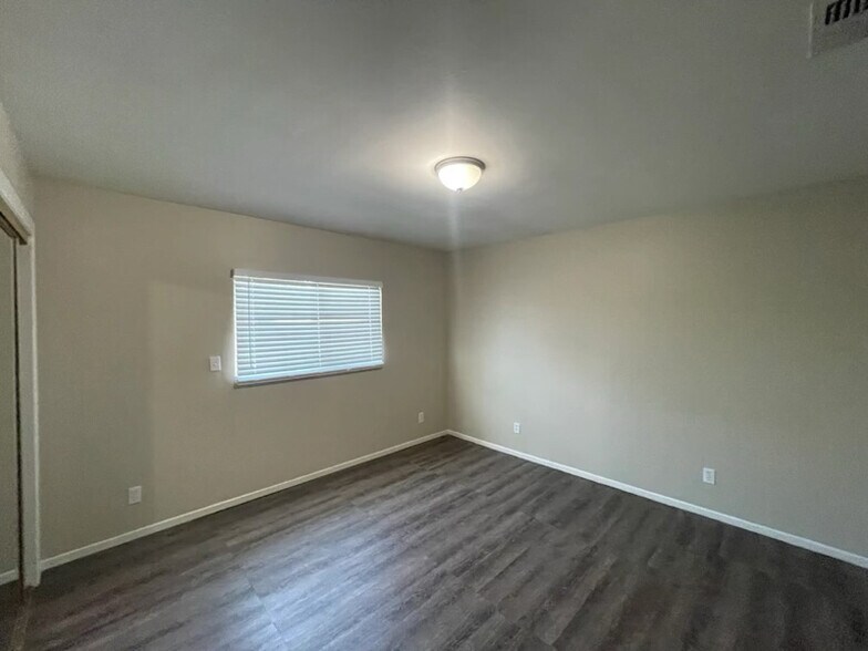 Building Photo - 7313 Reseda Blvd