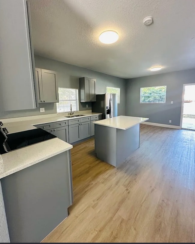 Building Photo - 2139 W St John St