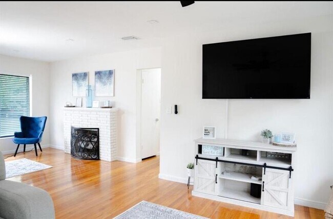 Building Photo - 1128 N 16th Ave