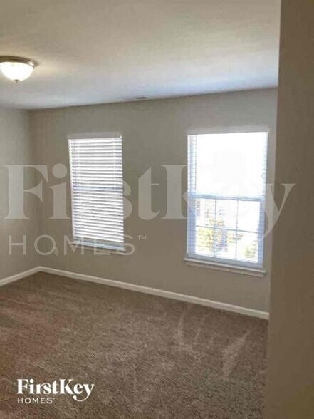 Building Photo - 15625 Troubadour Ln
