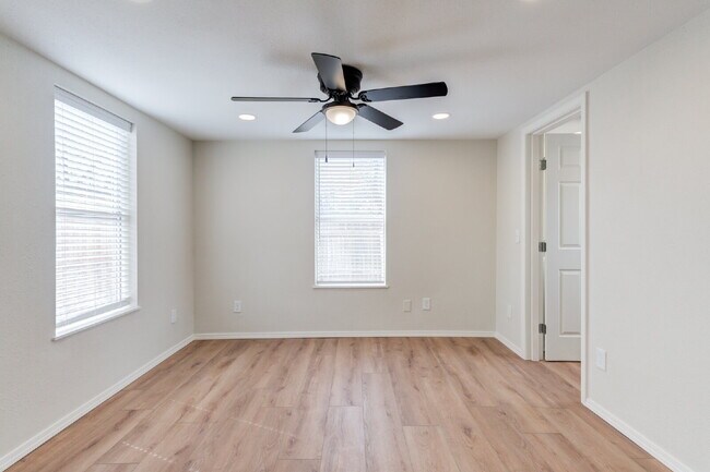 Building Photo - Charming & Private Fully Remodeled Studio Backhouse!