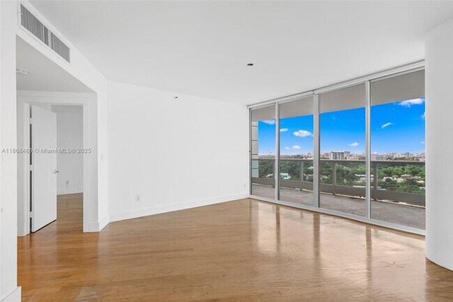 Building Photo - 2127 Brickell Ave