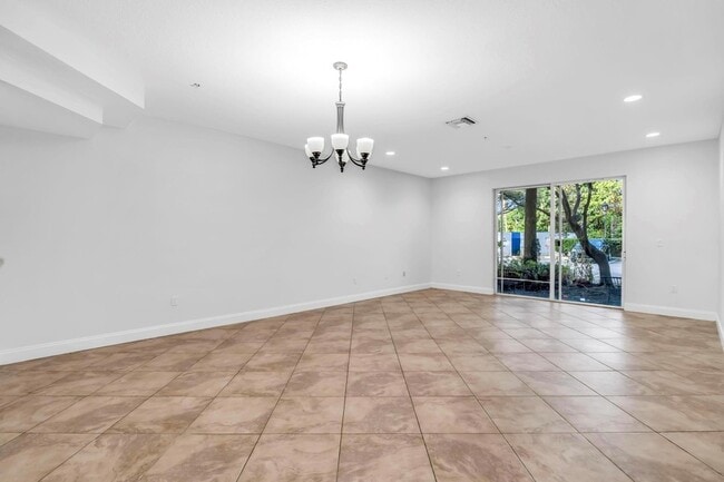 Building Photo - 5030 SW 126th Ave