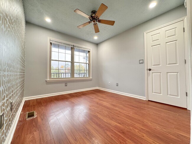 Building Photo - 628 Smugglers Notch Dr