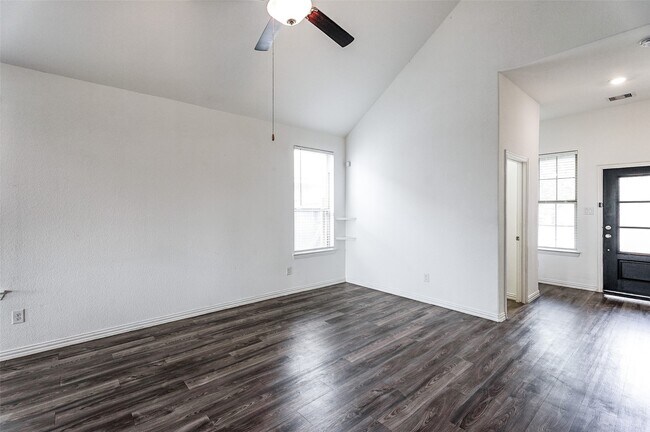 Building Photo - 9011 Beacon Mill Dr