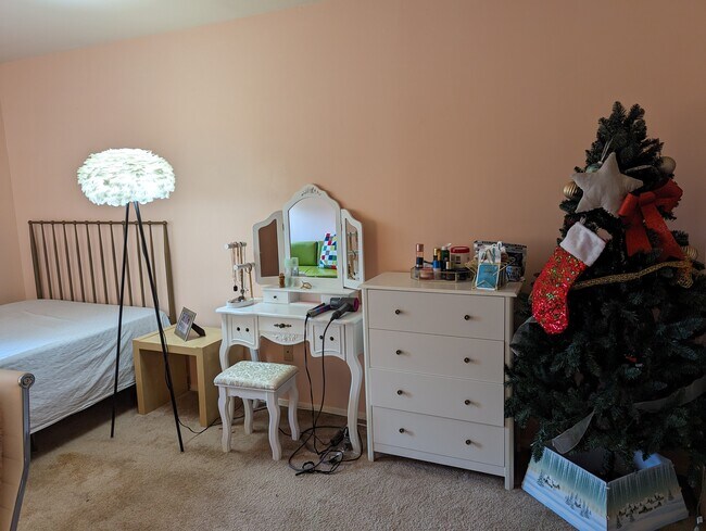 Building Photo - 187 Flax Hill Rd