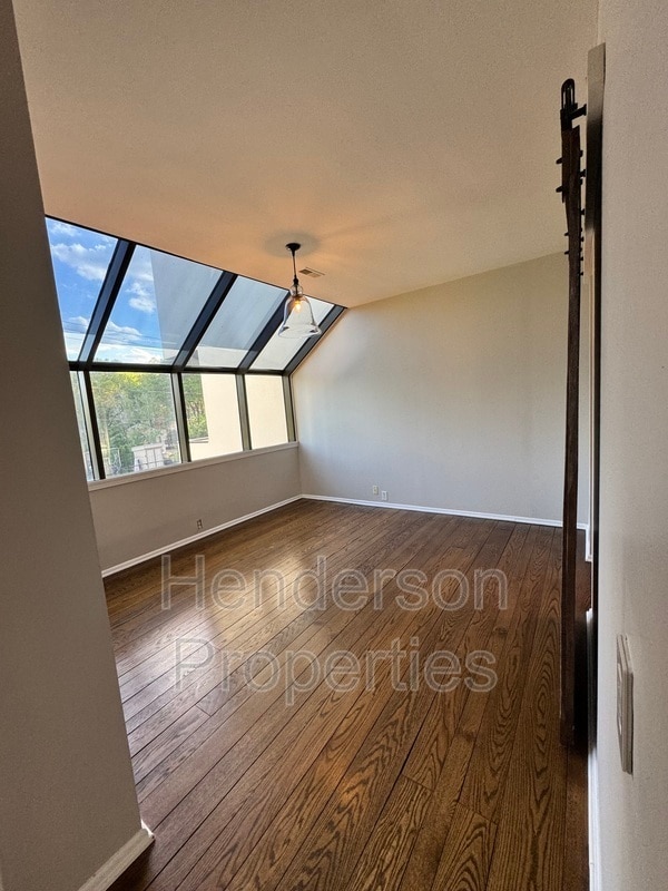 Building Photo - 501 Fenton Pl