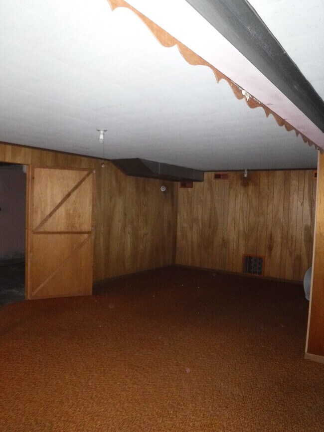 Building Photo - 906 Cook Rd