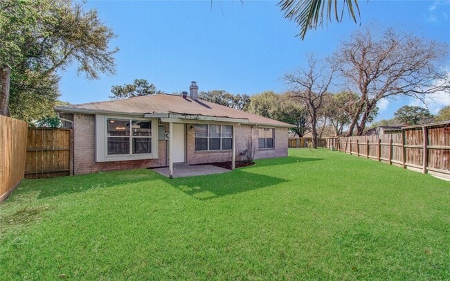 Building Photo - 2702 Fir Crest Ct