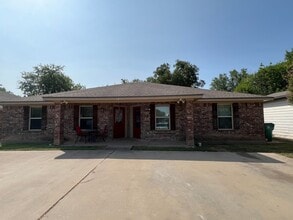 Building Photo - McGregor duplex