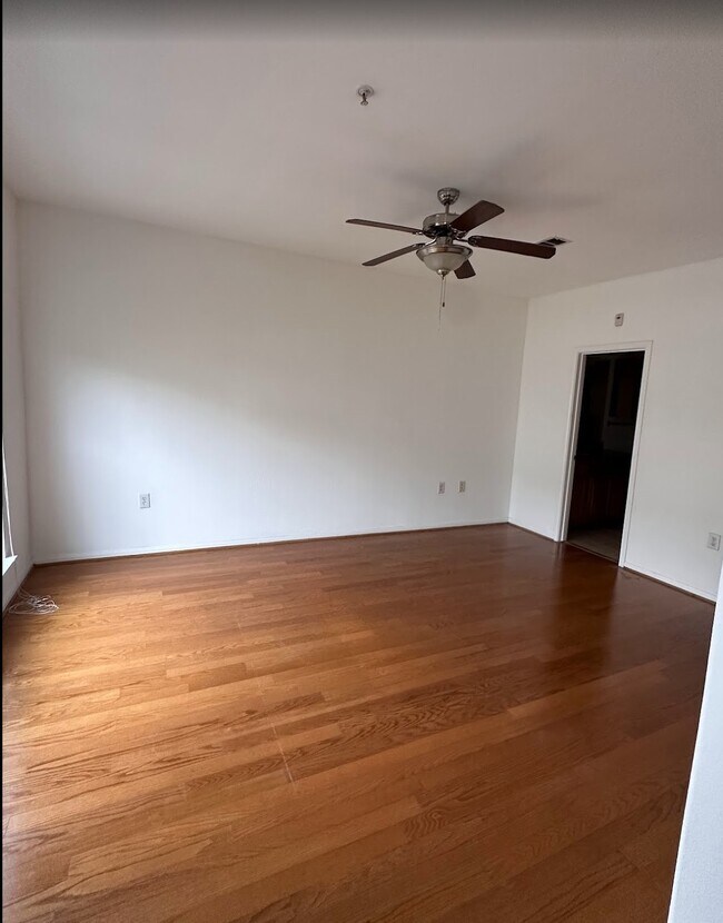 Building Photo - 9200 Westheimer Rd