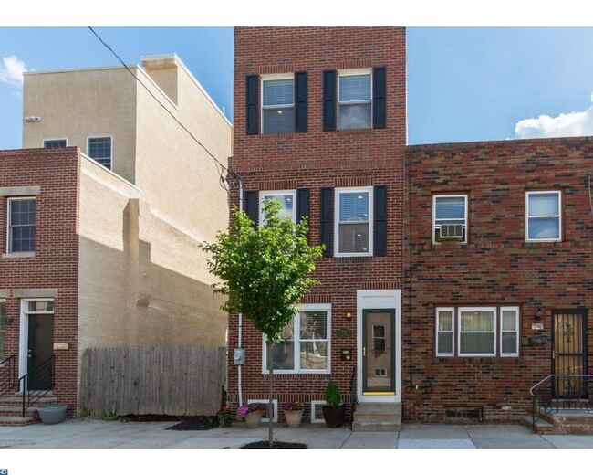 Building Photo - Point Breeze Townhome