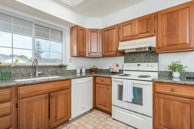Building Photo - North Napa 4 bed 3 bath Home Available to ...