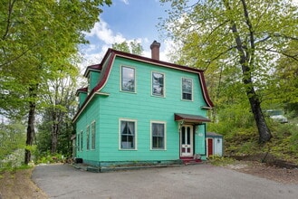 Building Photo - Walk to Downtown Norway from This Bright, Beautifully Renovated First-Floor Apartment