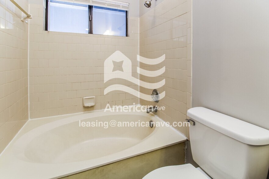 Building Photo - 220 Risdon Way