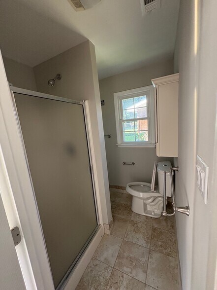 bathroom 1 - 2018 Louisiana Ave