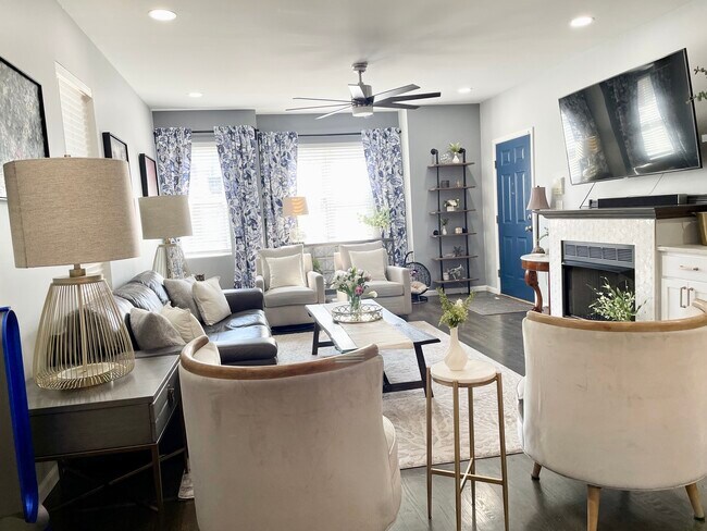 Building Photo - 2724 W Warren Blvd