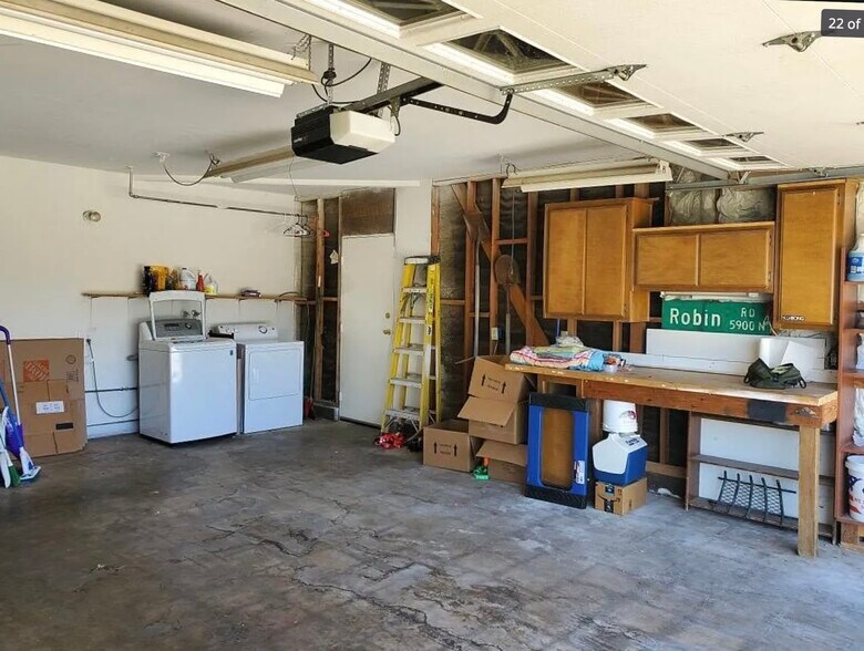 Building Photo - 6004 Robin Rd