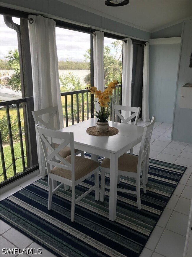 Building Photo - 611 E Palm Ave