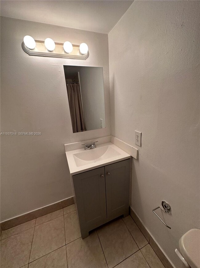 Building Photo - 1801 S Treasure Dr