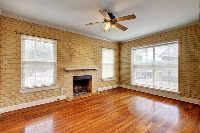 Building Photo - 1408 W 47th St