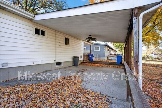 Building Photo - 535 Bardot Dr