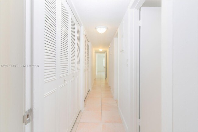 Building Photo - 3912 Ponce de Leon Blvd