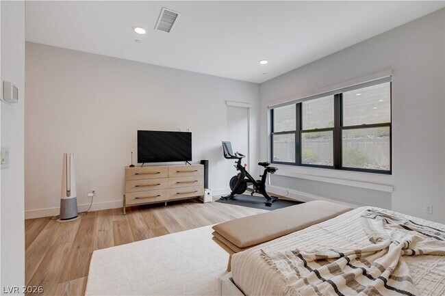 Building Photo - 779 Willits St