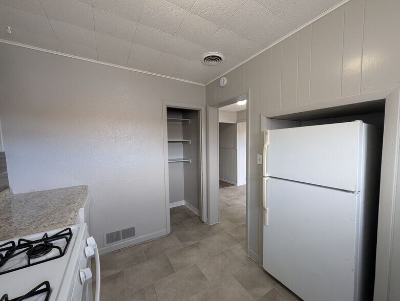 Building Photo - 1649 Florence St