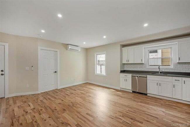 Building Photo - 22011 139th Ave Unit 2