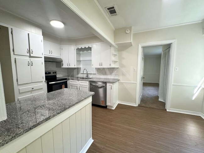 Building Photo - 5207 Azalea Cir S