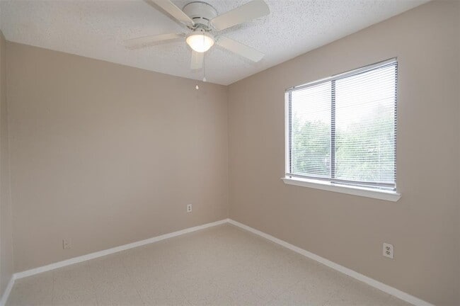 Building Photo - 6723 Lancret Hill Dr