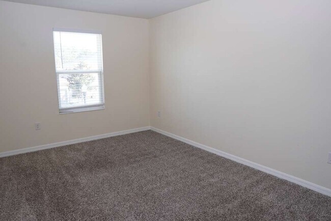 Building Photo - 2330 Avellino Ave