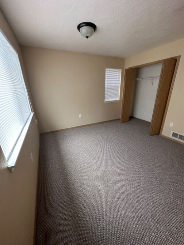 Building Photo - 39 Appleway Dr