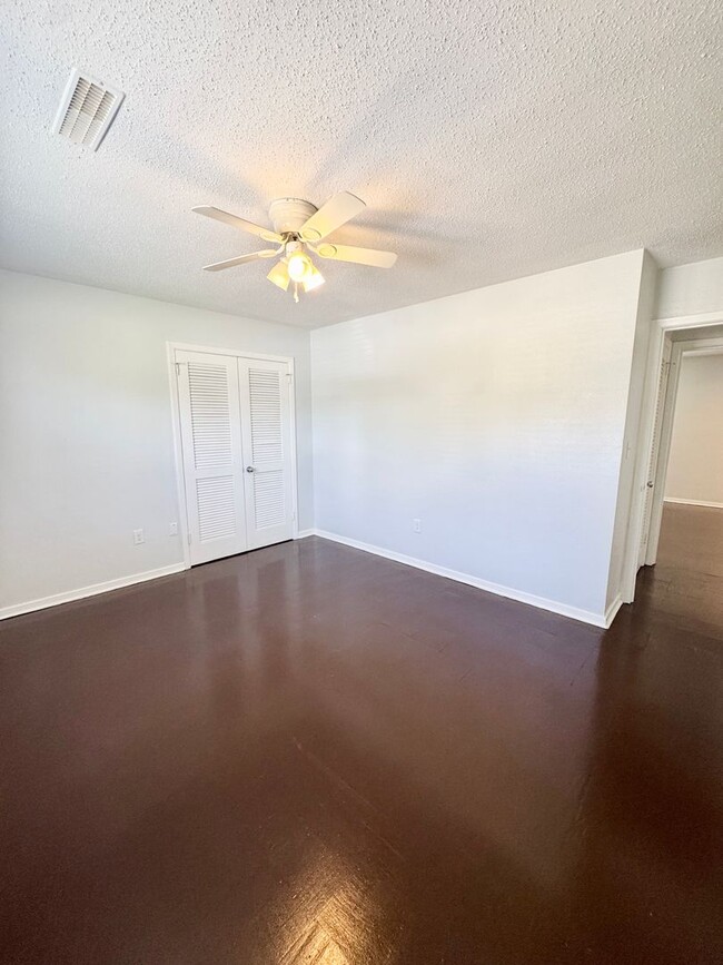 Building Photo - SUPERB Home in Sea Gate - close to Market ...