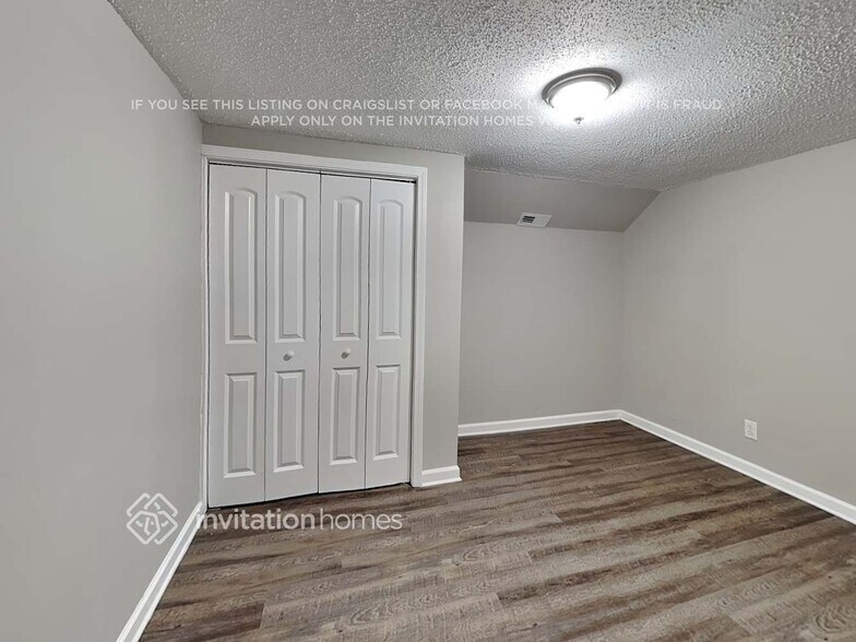 Building Photo - 5789 Chisholm Trail SW