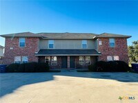 Building Photo - 304 Creek St