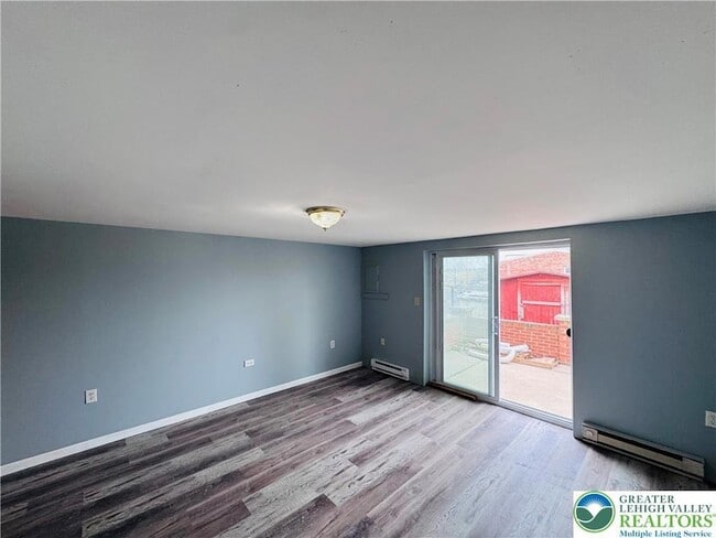 Building Photo - 402 S Bradford St