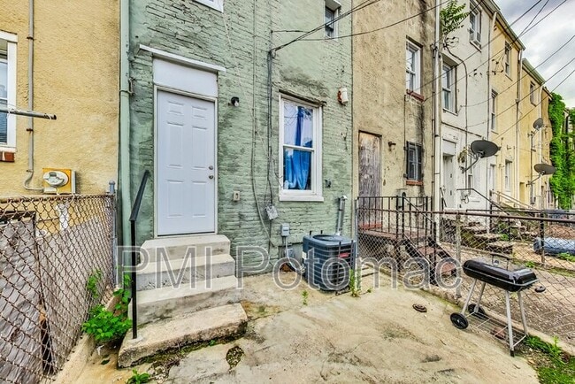 Building Photo - 834 N Stricker St