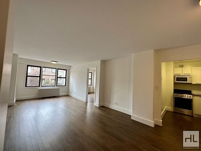 Building Photo - 220 E 63rd St