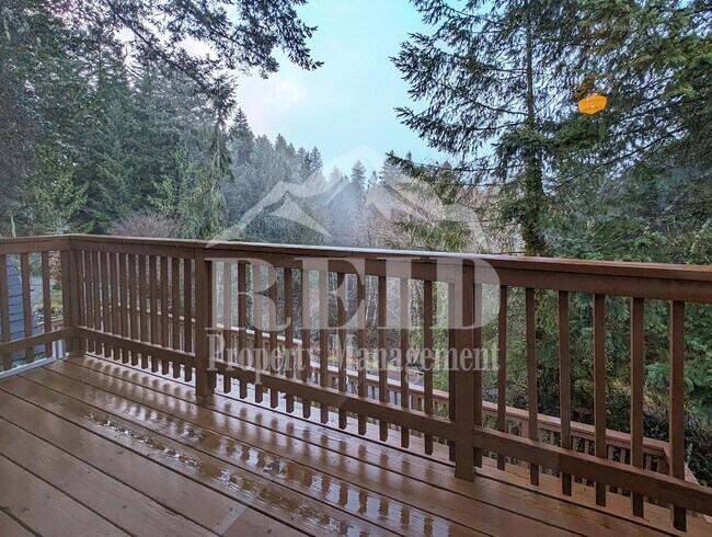 Building Photo - Charming 2-Bedroom Belfair Home