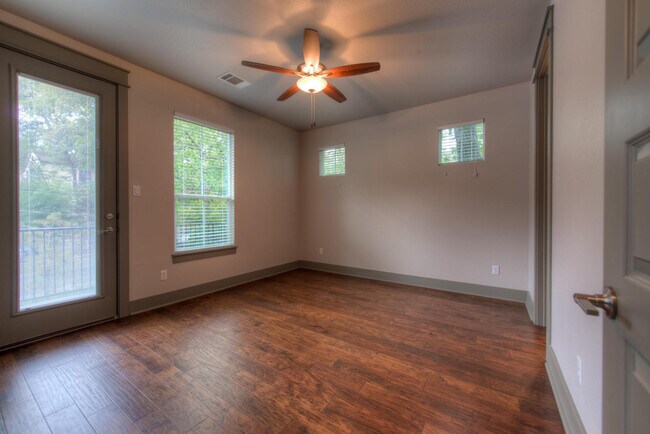 Building Photo - 3110 Grandview St